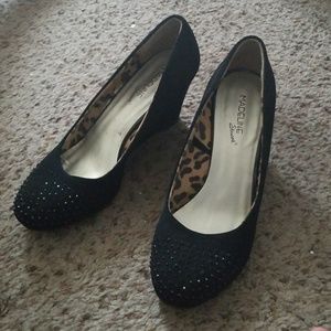 Adorable high heeled wedges!!